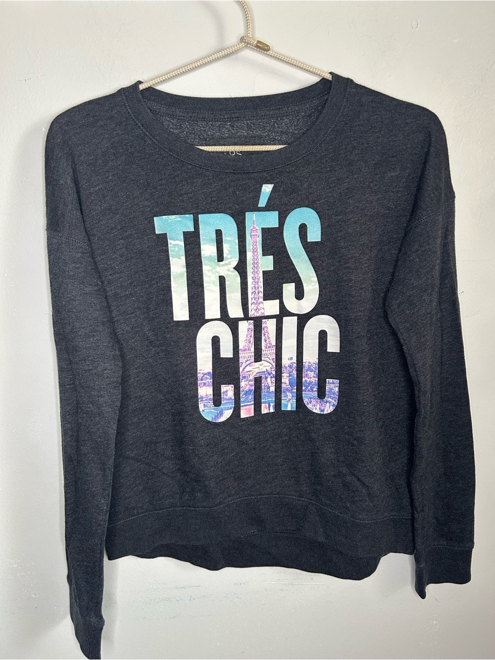 ⬇️ 2/$25 Listing Girl’s Aeropostale "Très Chic" Crewneck Graphic Sweatshirt
